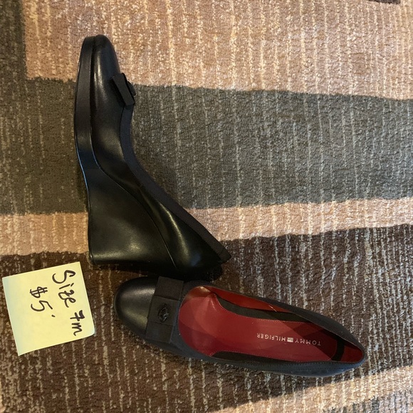 Tommy Hilfiger Shoes - Tommy Hilfiger black pump Tommy Hilfiger Shoes - Tommy Hilfiger black pump